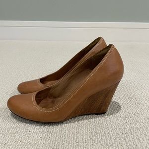 Camel wedge heel